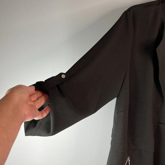 SOHO Apparel NWT Collarless Open Blazer Black 3/4 Tab Sleeves Lightweight 1X - Picture 5 of 11